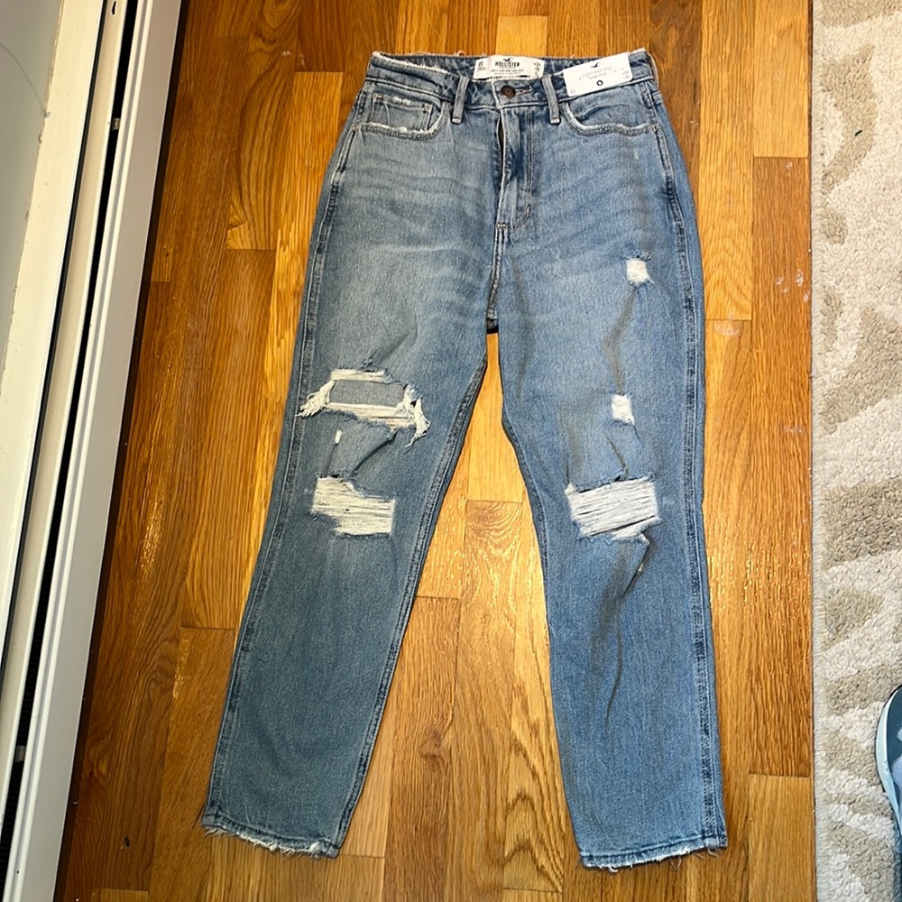 New never worn tags on curvy high rise mom jeans hollister size 0 SHORT